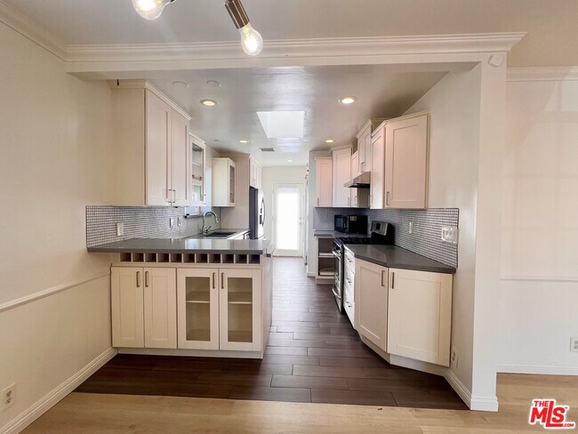 Building Photo - 7311 Dunfield Ave