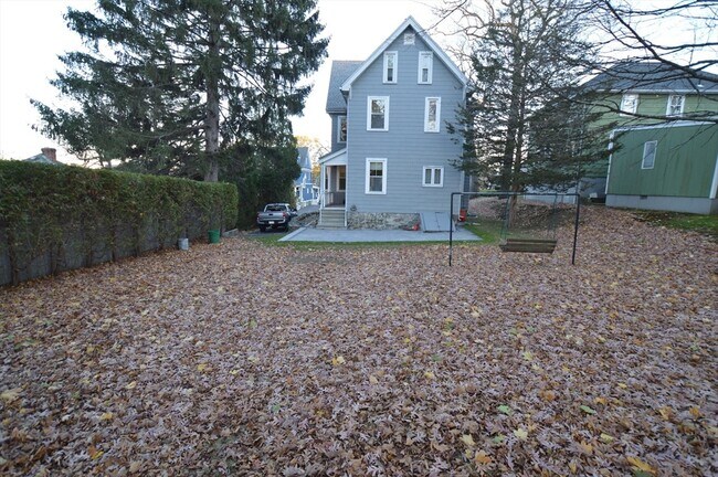 Building Photo - 84 Crescent Ave