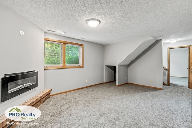 Building Photo - 3 Bedroom Home in Mounds View