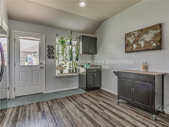 Building Photo - 1912 Autumn Way