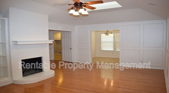 Building Photo - 3600 Ruidoso Dr