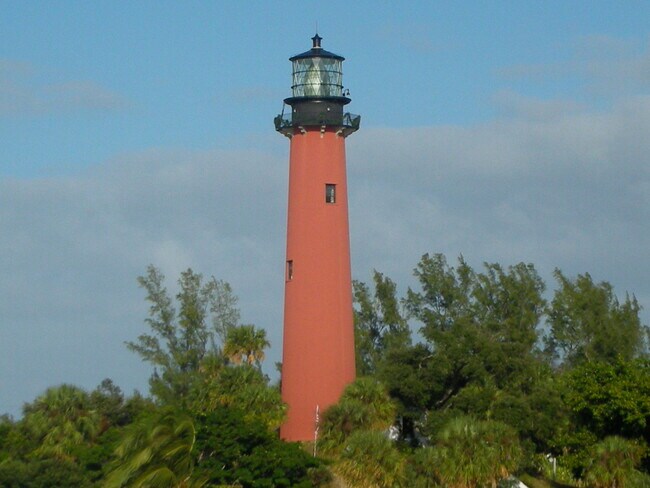 Building Photo - 4409 Fairway Dr N