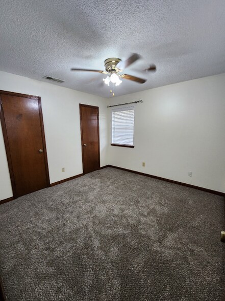 Building Photo - 4780 Pontchartrain Dr