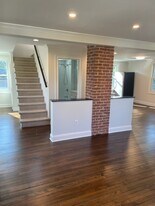 Building Photo - 32 Oakland St