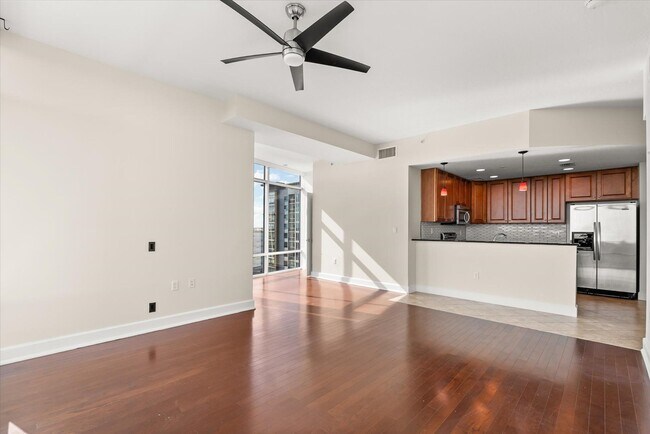 Building Photo - 101 S Eola Dr