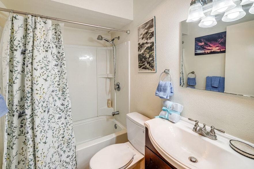 Building Photo - 4730 Noyes St