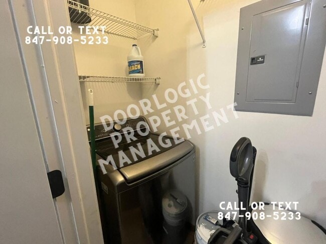 Building Photo - 1371 Cunat Ct