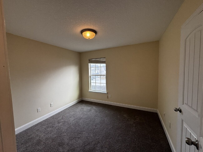 Building Photo - House for Rent