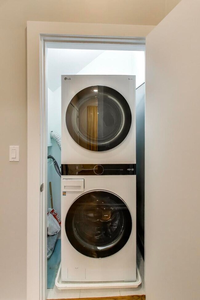 Building Photo - 1509 N Campbell Ave