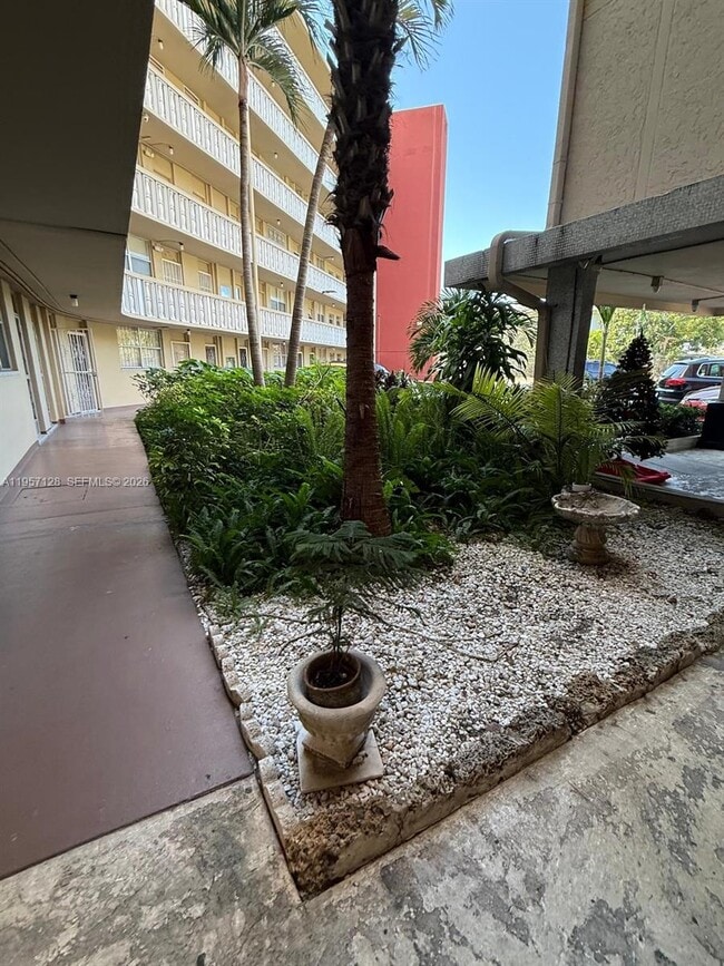 Building Photo - 1475 NE 125th Terrace