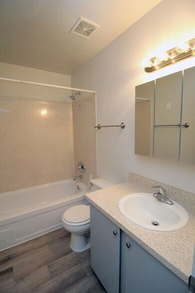 Building Photo - 5704 SW Beaverton Hillsdale Hwy