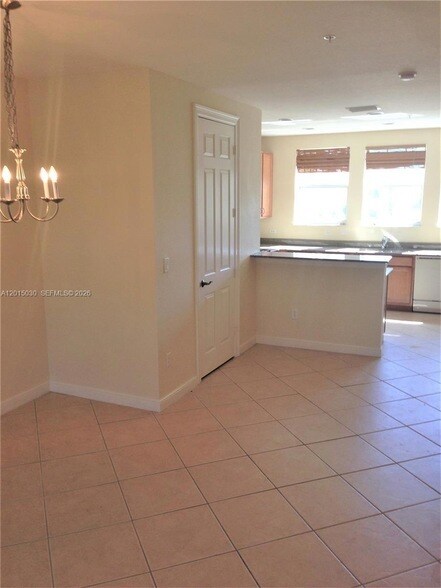 Building Photo - 690 Amador Ln