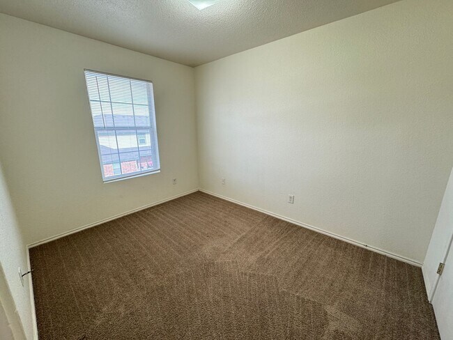 Building Photo - 4405 Abigail Dr