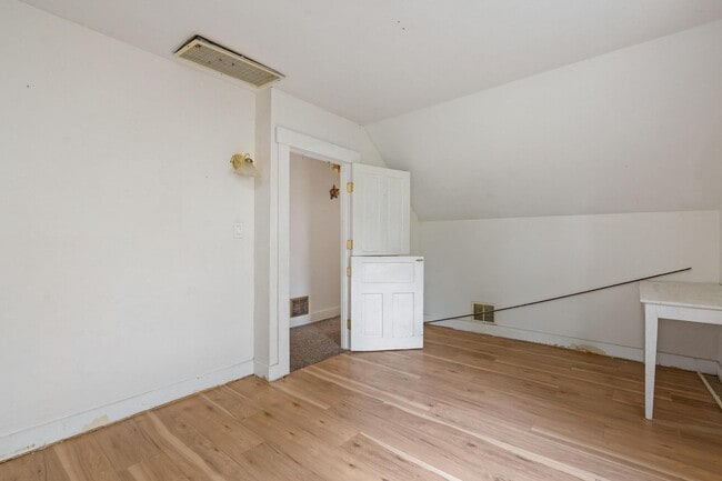 Building Photo - 3 Bedroom Home For Rent