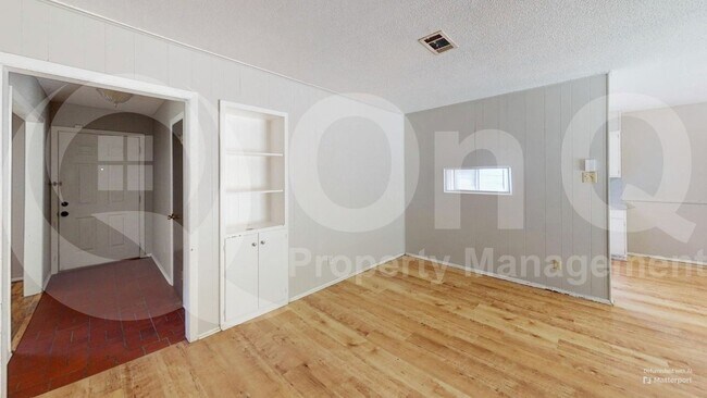 Building Photo - 3105 Conejos Dr