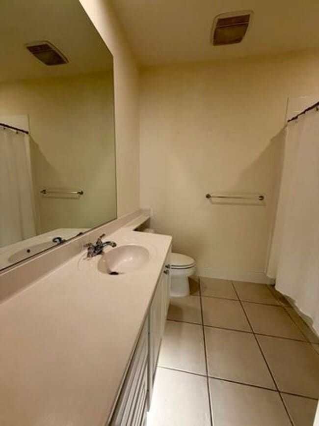 Building Photo - 3200 W Community Dr