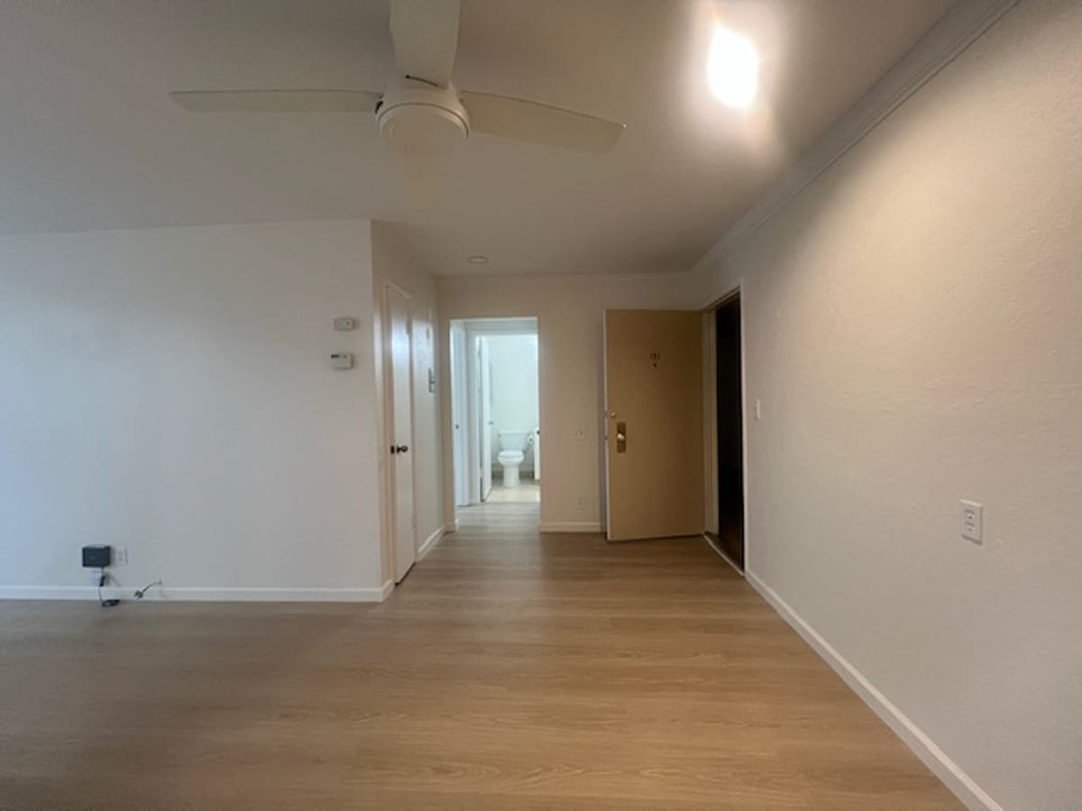 Building Photo - 811 York St