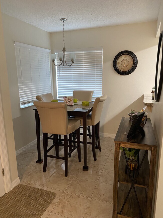 Building Photo - 7350 Oak Meadows Cir