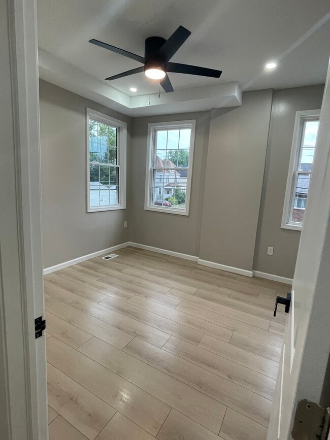 Bed2 - 805 S 17th St