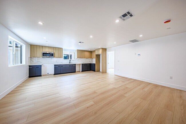 Building Photo - 1013 S Citrus Ave