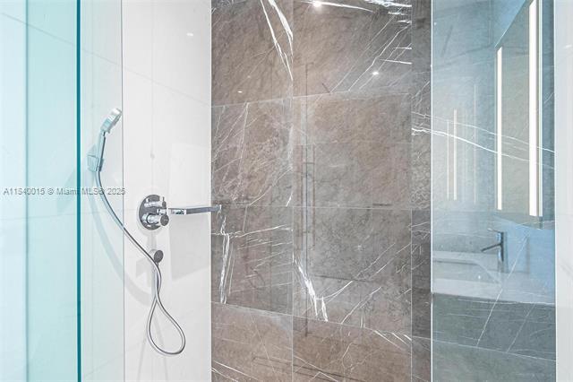 Building Photo - 300 Biscayne Boulevard Way