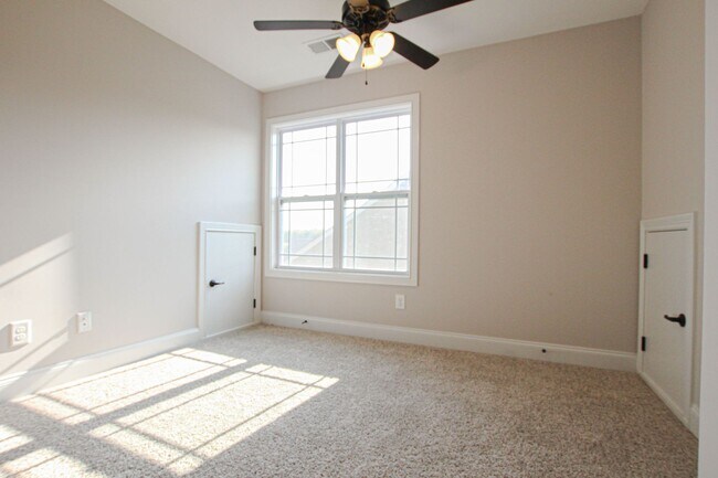 Building Photo - Pet Friendly in Sango!