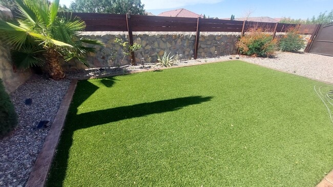 Building Photo - Backyard Oasis!!!  Beautiful 4 bedroom 2.5 bathroom 2 story home on corner lot!