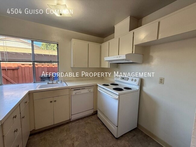 Building Photo - 4504 Guiso Common