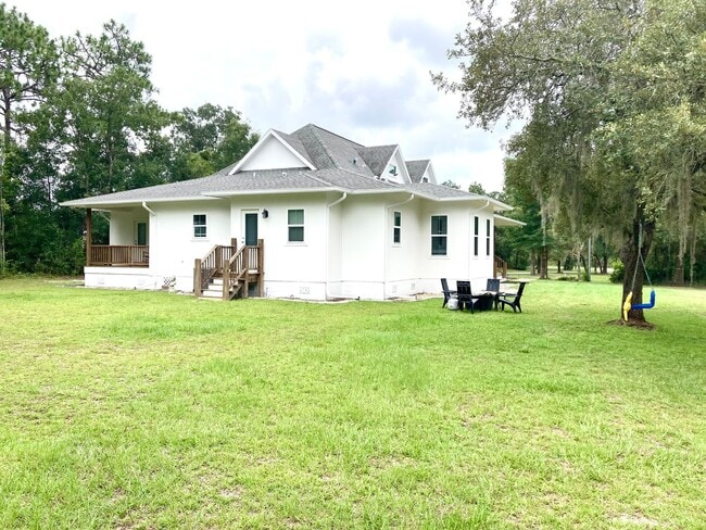 Building Photo - Tranquil Porch Retreat
