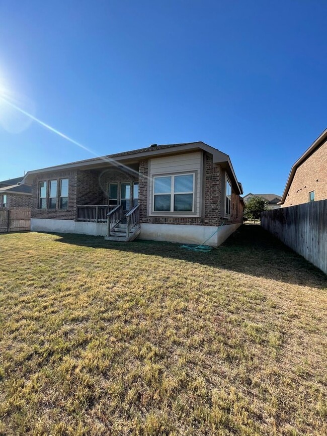 Building Photo - 4/2 in  a gated community in JOHNSON RANCH NORTH