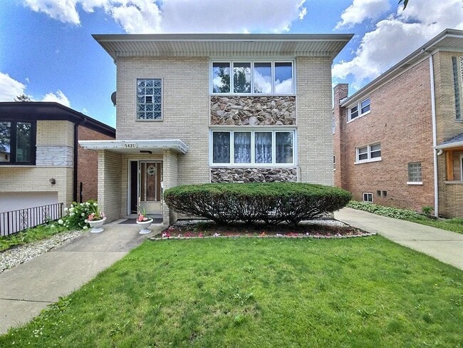 Building Photo - 5421 W Windsor Ave