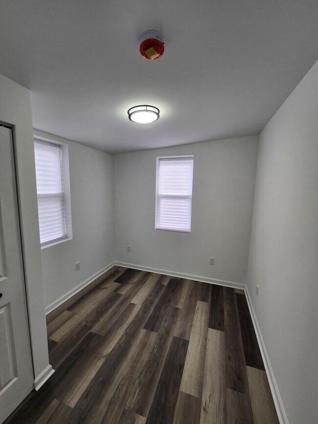 Building Photo - 5012 W Stiles St