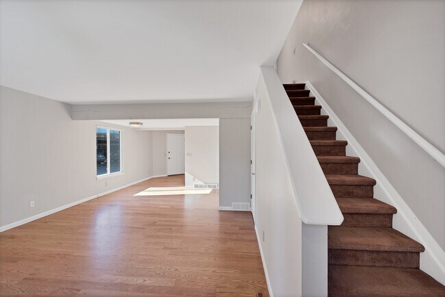 Building Photo - 2960 Shady Holw W