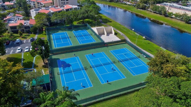 Building Photo - 2334 S Cypress Bend Dr