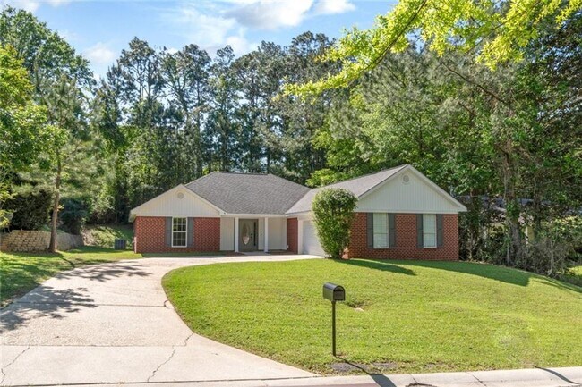 Primary Photo - Beautifully Remodeled Home on Lake Forest ...
