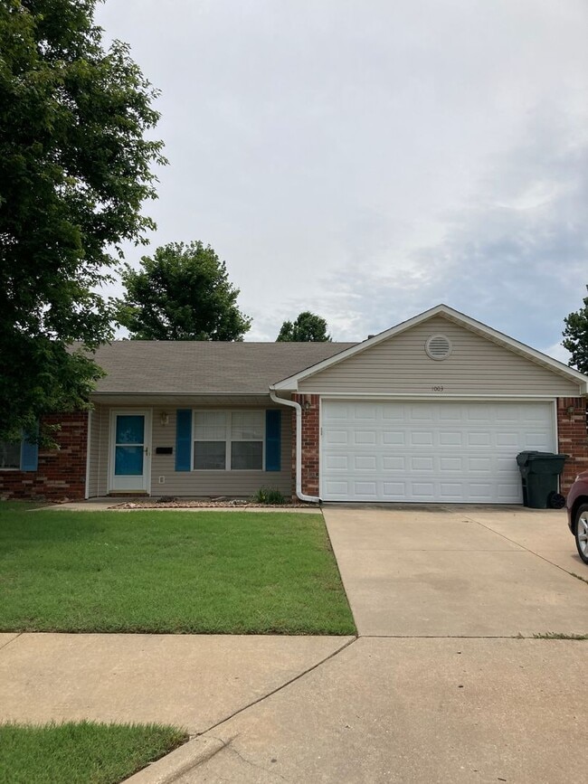 Building Photo - Nice Claremore 3/2/2 Home in Greenbrier Ad...