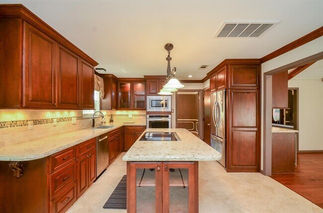Building Photo - 3015 Bainbridge Ct