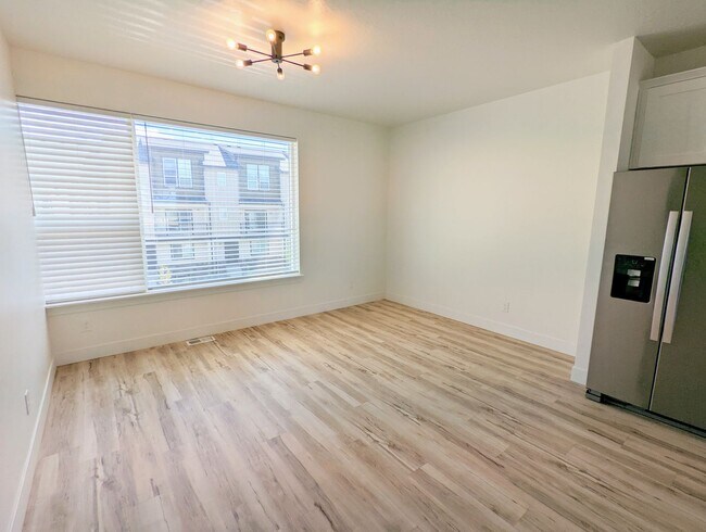 Building Photo - 566 Lewski Ln
