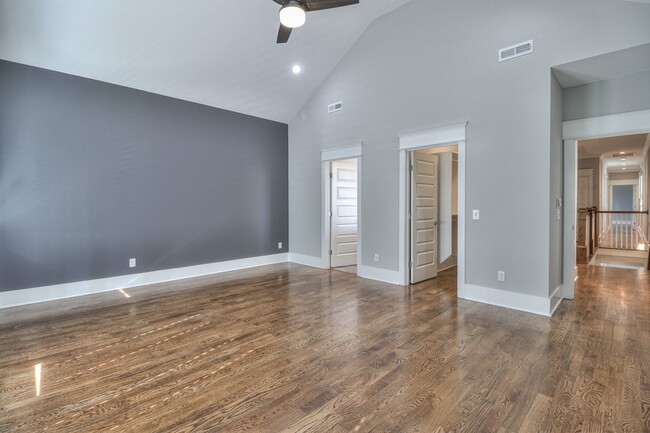 Building Photo - 3009 Batavia St