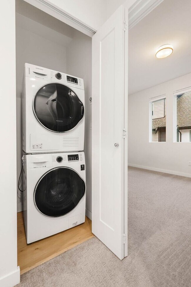 Building Photo - 18514 Meridian Ave N