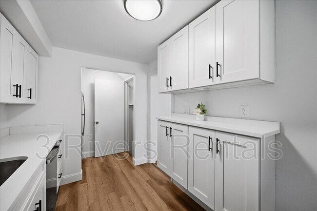 Building Photo - 2182 Pauline Ave