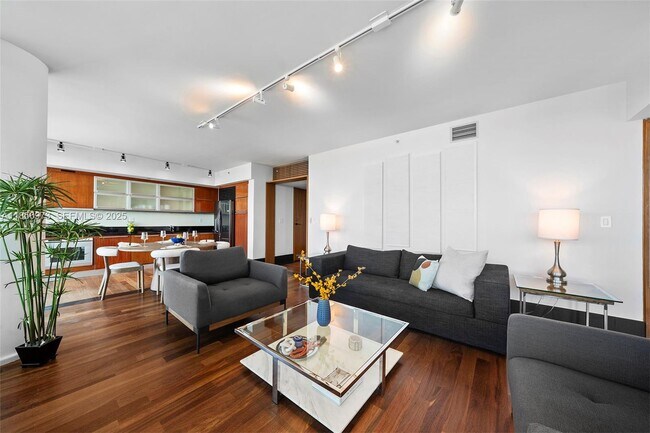 Building Photo - 101 20th St