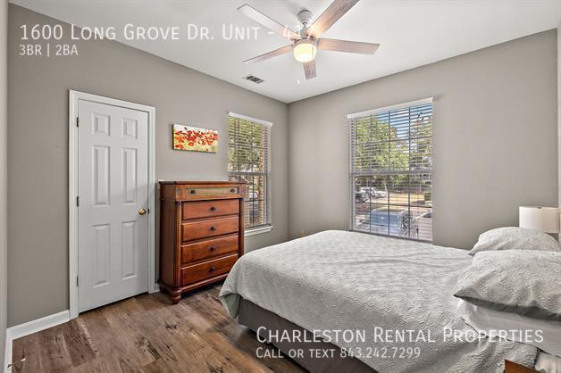 Building Photo - 1600 Long Grove Dr