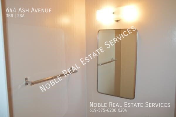 Building Photo - 644 Ash Ave