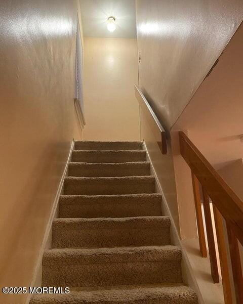 Building Photo - 438 Oak Knoll Dr