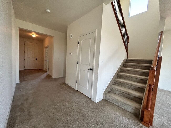 Building Photo - Spacious 5-Bedroom House with Large Fenced Yard
