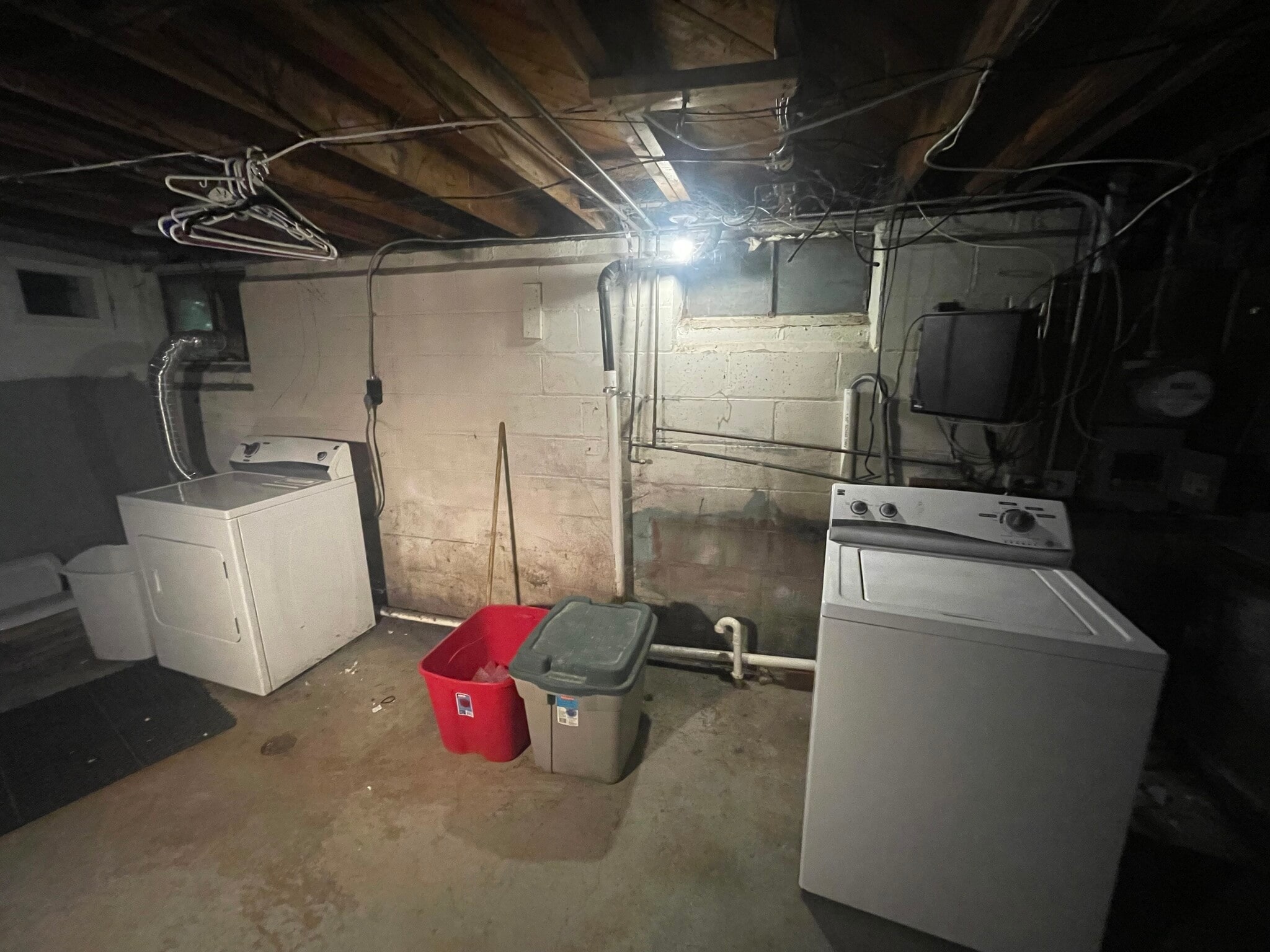 Building Photo - 205 Pine Grove St