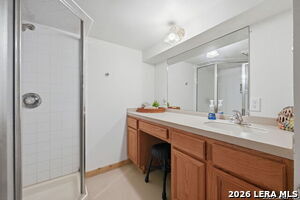 Building Photo - 2681 Lakeview Dr