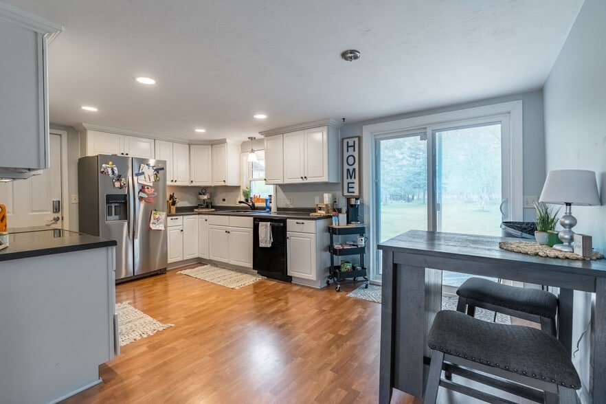 Building Photo - 226302 Swan Ave