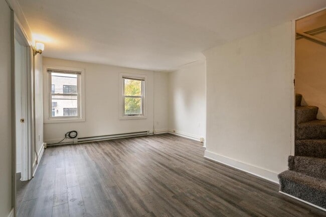 Building Photo - 333 Madison St